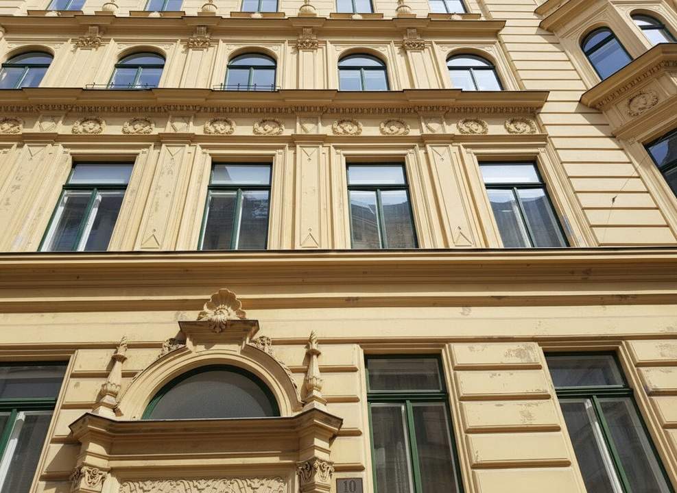 Gekühlter Stil-Altbau bei der Votivkirche