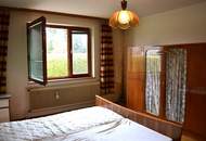 Vorne Garten. Hinten Grün. Innen viel Licht und Wohnqualität.