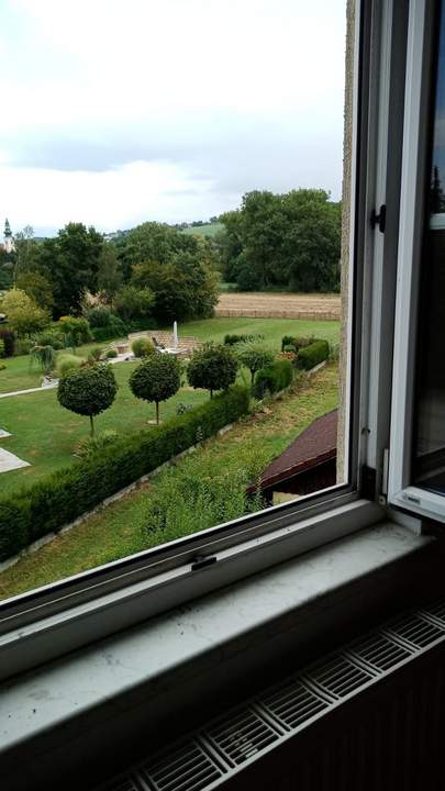 DREIFAMILIENHAUS IN HERRLICHER, RUHIGER LAGE MIT 6.000 m² GRUND - KAPITALANLAGE ODER EIGENNUTZUNG