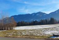 Sonniges Baugrundstück mit Bergpanorama