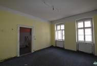 Sanierungsbedürftige 1-Zimmer-Altbauwohnung mit Entwicklungspotenzial