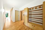 KAUFANBOT LIEGT VOR ------------------SPACIOUS HOUSE WITH GARDEN, TERRACES, & GARAGES IN IDEAL LOCATION!