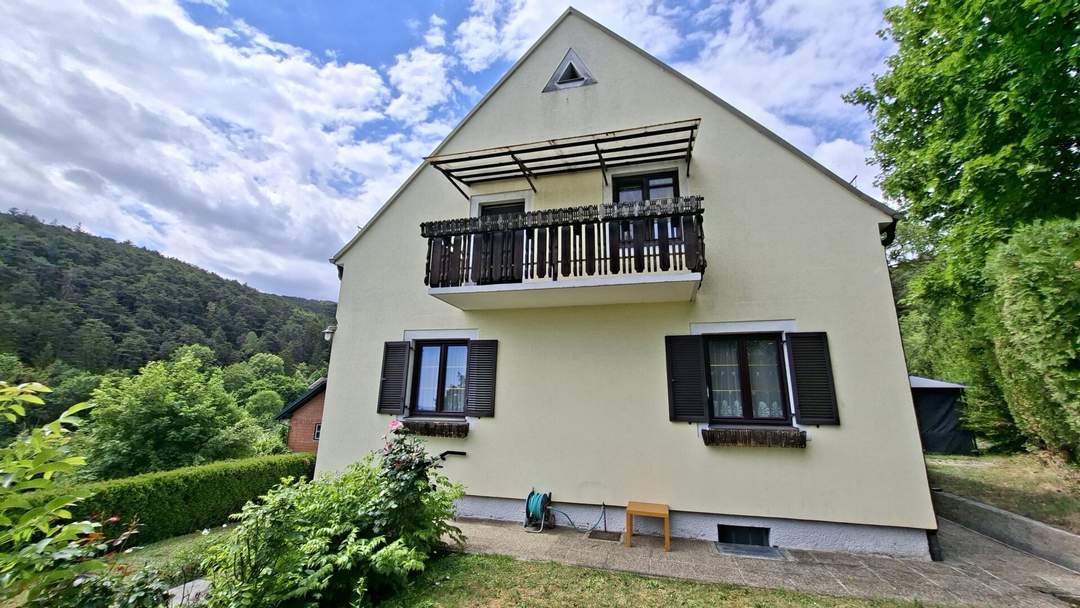 6-Zimmer-Haus in Wöllersdorf mit Balkon, Garage und Garten