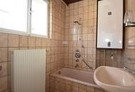 Renovierungsbedürftiges Wohnhaus mit sonnigem Garten