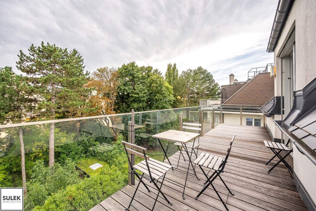 Ab Dezember: zentral begehbare 3 Zimmer Dachgeschoss Wohnung mit südseitigem Balkon im Herzen Döblings!