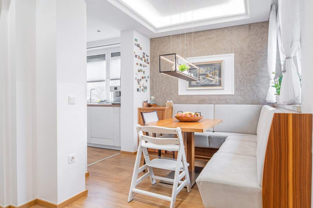 Weitblick am Wasserwald – Stilvolle Dachgeschosswohnung mit Charme und Komfort