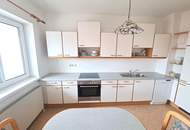 Helle Eigentumswohnung mit Balkon u. Tiefgaragenstellplatz - Lift vorhanden!