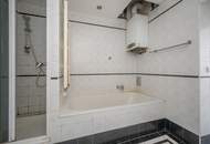 **Hannovermarkt** Renovation Opportunity: 3-Room Period Apartment with Approved Balcony – Airbnb Suitable