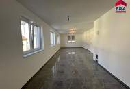 Wilfersdorf – Miete | Erstbezug Moderne Erdgeschoßwohnung in Zweifamilienhaus