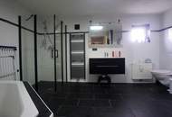 Bauernhaus mit Nebengebäude und Feldern in Durchham