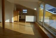 Sonnige 4 Zi-Dachgeschosswohnung mit Terrasse und Balkon!