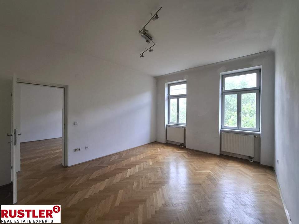 Klassische Altbauwohnung mit Fischgrätparkett