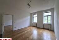 Klassische Altbauwohnung mit Fischgrätparkett