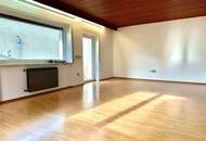 Helle und großzügige Mietwohnung mit zusätzlichem, ca. 100 m² großem, ausgebautem Kellerbereich