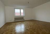 Sanierte Familienwohnung vereint höchsten Wohnkomfort mit einer entspannten Grünlage und herrlichem Ausblick! Freuen Sie sich auf ein durchdachtes, flexibles Raumkonzept – perfekt für modernes Wohnen. Jetzt dank KI-Visualisierung realitätsnah erleben!