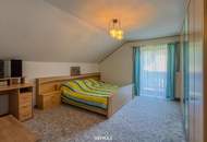 Großzügiges Wohnhaus am Dorfrand mit Nebengebäude