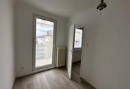 LETZTES JAHR SANIERT: 2-Zimmer-Wohnung + Kabinett mit eigener Terrasse!