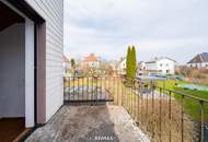 Charmantes Zweifamilienhaus mit traumhaftem Garten und Garage in Christkindl