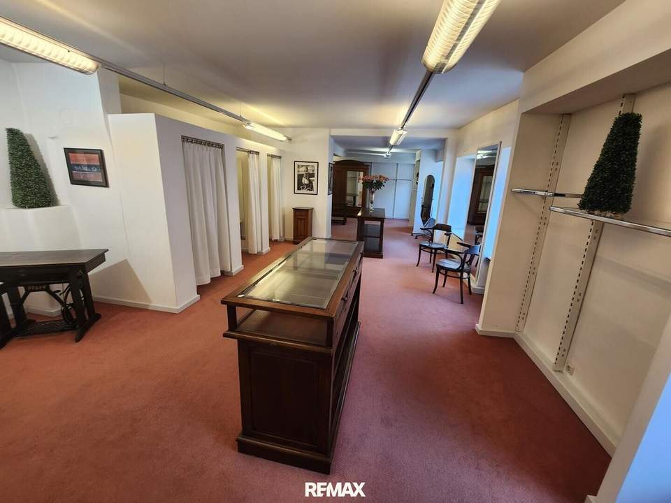 Bad Aussee Zentrum: Großes Geschäftslokal in Bestlage über 2 Etagen