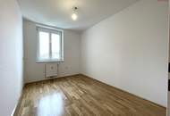 Linz-Oed: Dank vieler großer Fenster lichtdurchflutete 3-Zimmer-Wohnung mit Balkon & Autoabstellplatz in städtischer ruhiger Grünlage