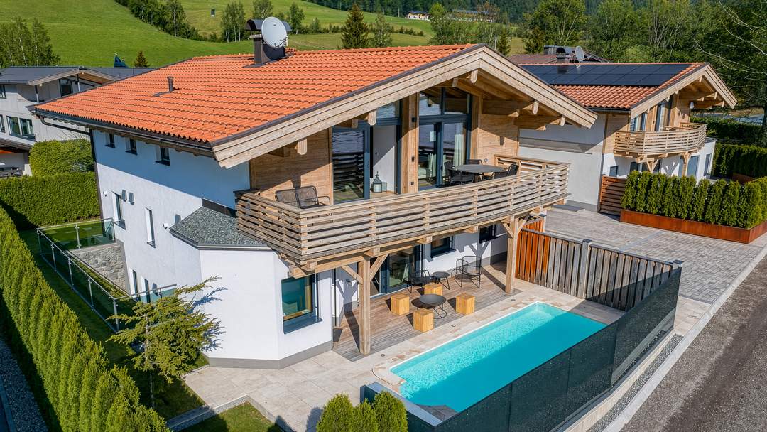 Exklusives Chalet mit Pool unmittelbar am Golfplatz