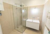 Erstbezug nach Sanierung: Schöne 3-Zimmer-Altbauwohnung mit Balkonmöglichkeit