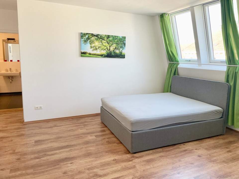 Neubau-Apartment mit Balkon in repräsentativen Gründerzeithaus
