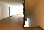 Innenhofseitige 2-Zimmer-Wohnung mit verglaster Loggia in U6-Nähe!