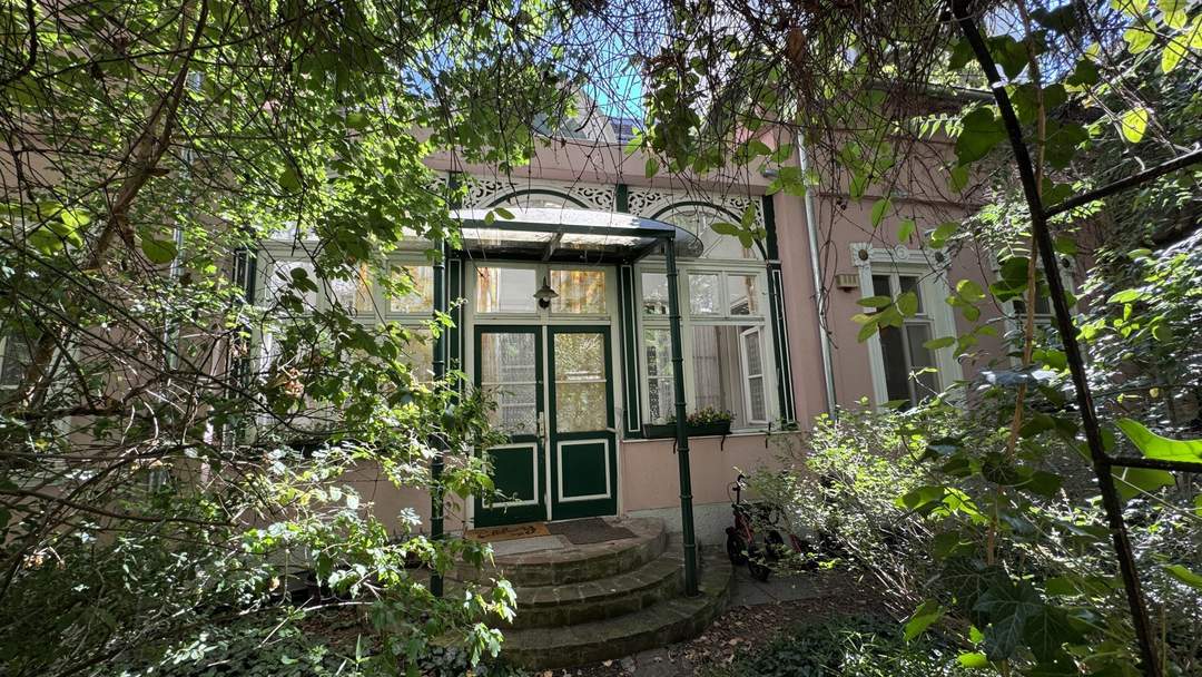 Zinshaus mit Geschäftslokal, teiweise ausgebautem Dachgeschoß + weiteres Ausbaupotenzial – Nähe Schloss Schönbrunn &amp; Gartenvilla zu Kaufen