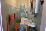 Streckhof in Moschendorf, 5 Zimmer, Wohnfläche 116 m², große Lagerflächen in den Nebengebäuden, 95.000 €