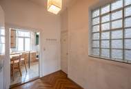 ***NEU*** Well-Maintained 3-Room Apartment in a Grand Historic Building – Top Location!