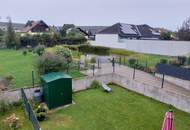 MODERNES WOHNEN IN BESTLAGE: 2-ZIMMER-IDYLLE MIT SCHWIMMTEICH