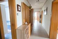 Gepflegtes Einfamilienhaus mit Garten, Balkon, 2 Garagen &amp; vielseitigem Keller in Pulkau