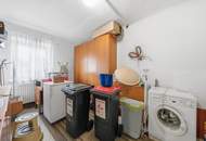 Liegenschaft mit mehreren Nebengebäuden und drei Weinkellern sowie ca. 1.271 m² Grund!