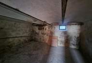 SANIERUNGSBEDÜRFTIGES, CHARMANTES LANDHAUS MIT TRAUMHAFTEM GARTEN IN ALLERBESTER, RUHIGER WOHN-, RUHE- UND ZENTRUMSLAGE VON MAISSAU