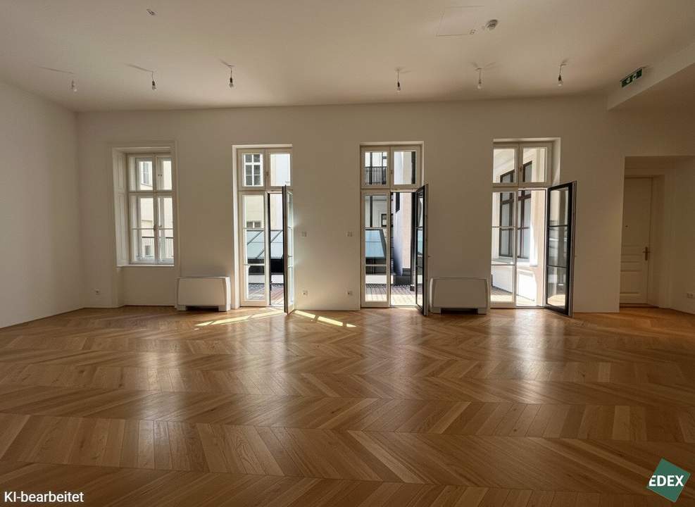 Erstbezug nach Sanierung – Repräsentatives Altbau-Büro nahe Rathaus mit Terrasse