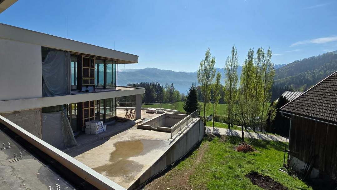 Leben wie im Urlaub – Luxus-Gartenwohnung am Attersee.