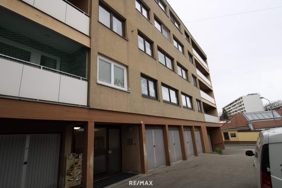 Wohnung mit Loggia und guter Raumaufteilung – ideal für eine umfassende Erneuerung