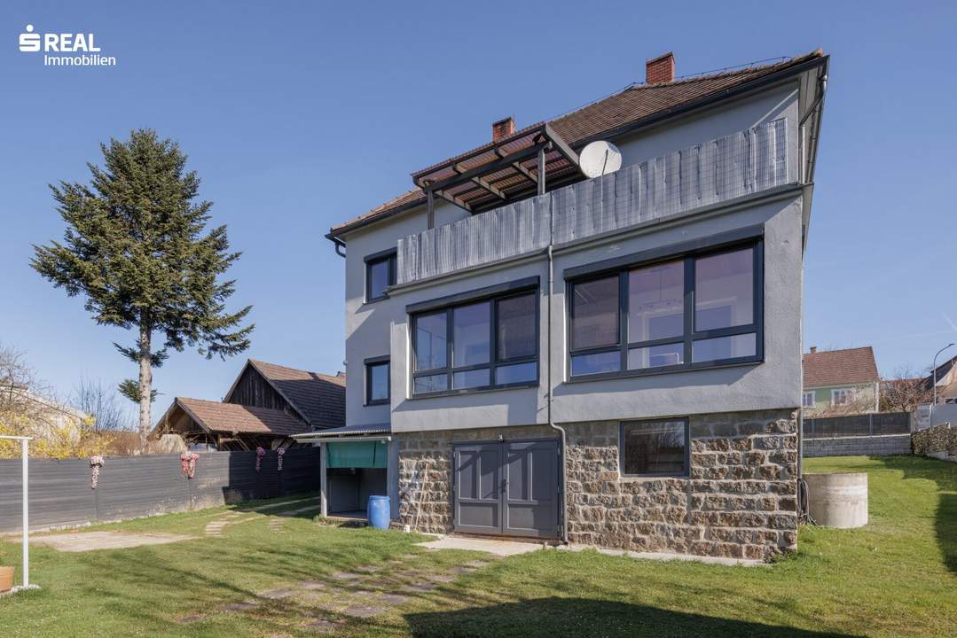 Saniertes Mehrparteienhaus mit großem Garten in ruhiger Lage