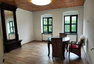 PRIVAT - entzückendes Haus, ruhige Lage Pottenstein bei Wien - zentraler Wohnbereich saniert, oberer Garten mit schöner Aussicht. (Provisionsfrei)