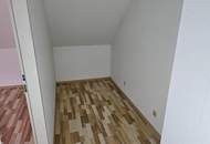 2-Zimmer, Dachgeschoßwohnung mit Schrankraum extra Küche