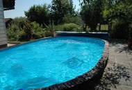 Solides Wohnhaus mit Nebengebäude und Pool in Kallham