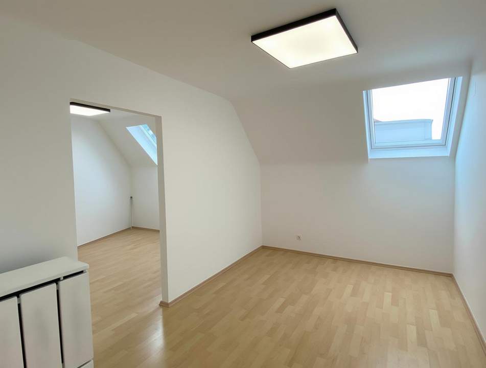 Frisch sanierte DG-Wohnung nahe AKH/U6