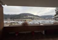 Lichtdurchflutete 3 Zimmer Wohnung mit Grünblick