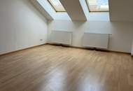 Unbefristete Dachgeschoßwohnung (mit Klimaanlage) mit Hofruhelage und Terrasse in der Flurschützstraße