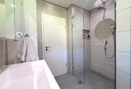 Schlitters: Kernsanierte Dachgeschosswohnung mit Balkon und Garten, 3 Schlafzimmer plus ein großer Raum für Gäste oder Homeoffice