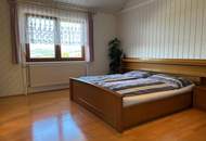 Großzügiges Zweifamilienhaus mit traumhaftem Fernblick in ruhiger Alleinlage