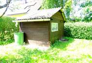 WOHNBAUGRUNDSTÜCK: Grünes Paradies in Stadtnähe mit teilweiser Bebauung: 2 Garagen + Wohnwagencarport + Keller, ....