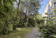 Sonnige sanierungsbedürftige 3 Zimmerwohnung in der beliebten grünen Südstadt mit LOGGIA