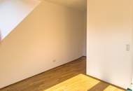 Schöne 2-Zimmer-DG-Wohnung mit Terrasse und Klimaanlage